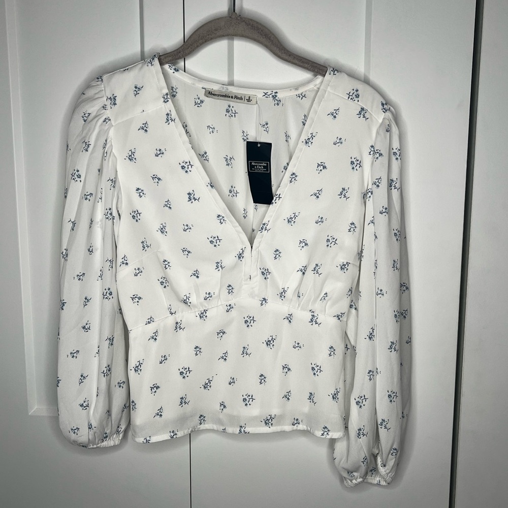 Abercrombie & Fitch White Floral Blouse NWT Women's Size Small